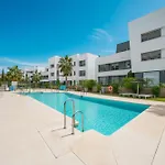 Spacious Garden With Balcony By Caseo Apartment *