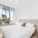 Spacious Garden With Balcony By Caseo