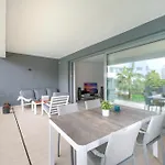 Spacious Garden With Balcony By Caseo