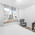 Apartment Spacious Garden With Balcony By Caseo