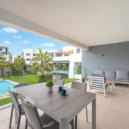 Spacious Garden With Balcony By Caseo Apartment *