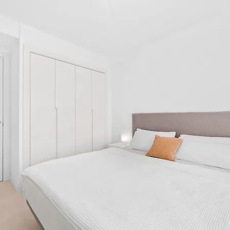 Spacious Garden With Balcony By Caseo Apartman