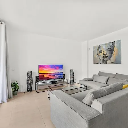 Spacious Garden With Balcony By Caseo Estepona