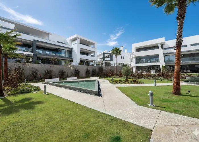 Spacious Garden With Balcony By Caseo Apartment