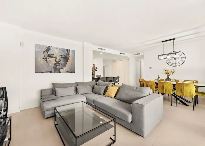 Spacious Garden With Balcony By Caseo Apartment *