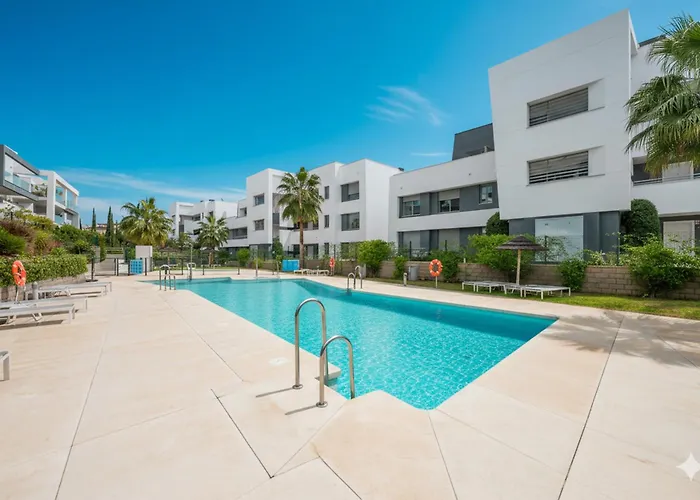 Spacious Garden With Balcony By Caseo Apartment *