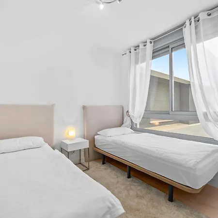 Spacious Garden With Balcony By Caseo