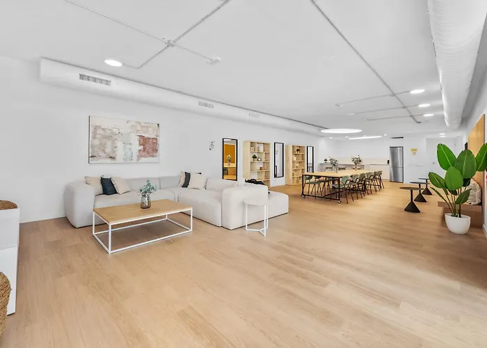 Spacious Garden With Balcony By Caseo דירה