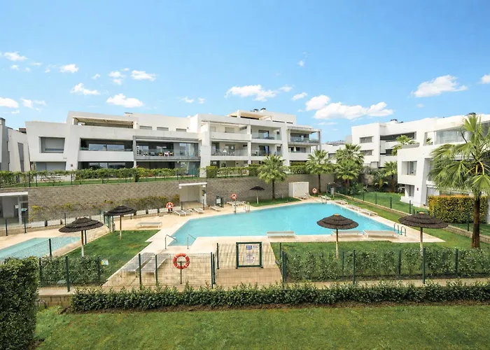 Spacious Garden With Balcony By Caseo